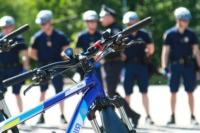 Штрафи й попередження: як в Ужгороді діє велопатруль