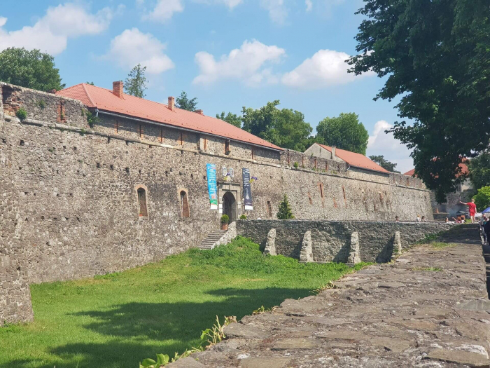 Підземелля Ужгородського замку та експозицію зброї з зони бойових дій відкриють для туристів