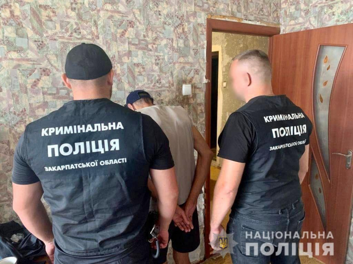 Поліціянти затримали "гастролера" з іншої області, який обікрав будинок мешканців Закарпаття (ФОТО)
