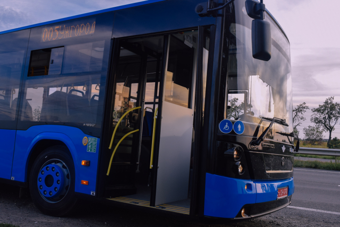 Ужгородські школярі під час навчального року їздитимуть у міських автобусах за пів ціни