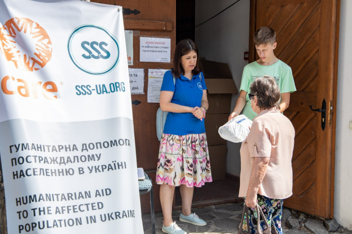 Гігієнічні набори від БФ «Стабілізейшен Суппорт Сервісез» отримували переселенці сьогодні в Ужгороді