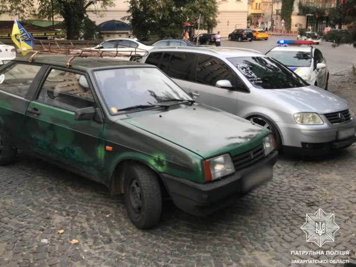 В Ужгороді нетверезий водій ВАЗу врізався у "Фольксваген" (ФОТО)