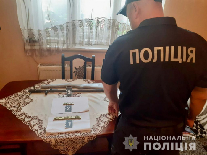 На Ужгородщині викрили місцевого жителя на незаконному зберіганні зброї та боєприпасів