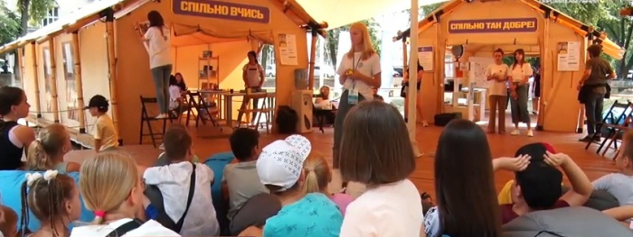 Літній простір в Ужгороді: "Спільно КЕМП" стартував біля ОВА