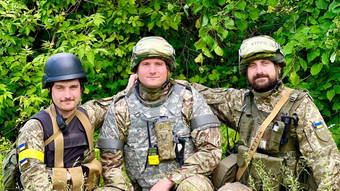 "Пліч-о-пліч і вдома, і на війні". Троє братів із Закарпаття воюють на передовій (ВІДЕО)