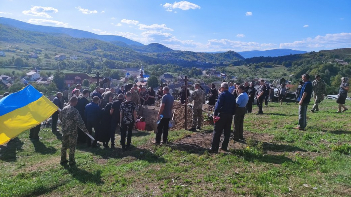 На Закарпатті попрощалися з полеглими на війні захисниками Віктором Шияном та Віталієм Островкою
