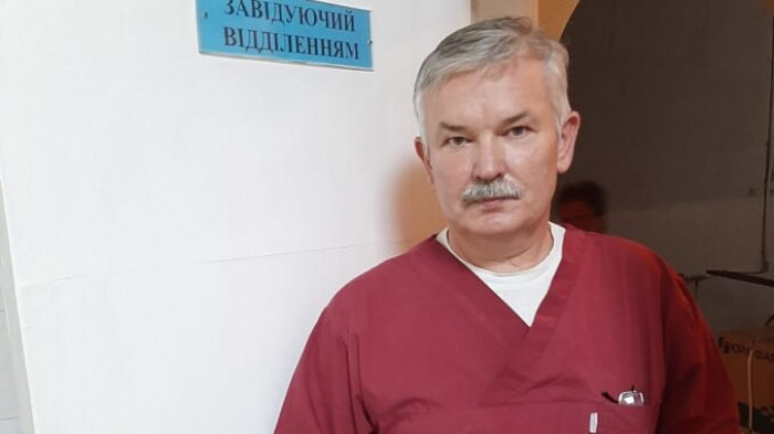 Почесне звання «Заслужений лікар України» отримав ужгородський хірург Андрій Погорiляк