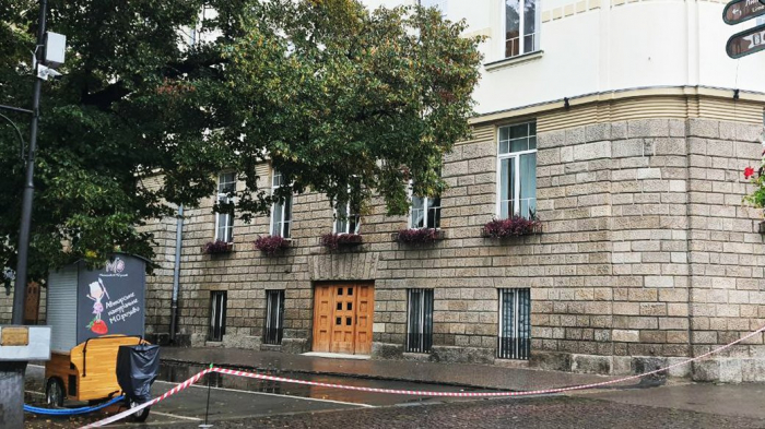 У кількох школах Ужгорода проводили евакуацію дітей через повідомлення про замінування