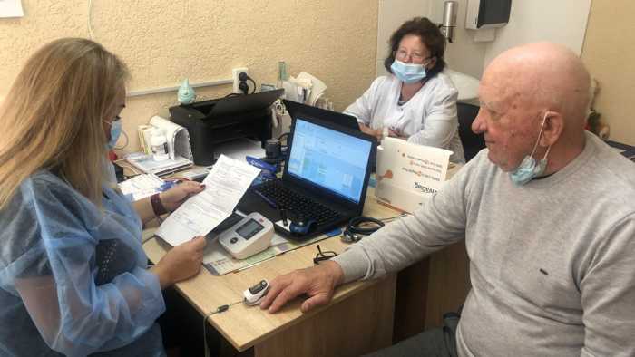 На 50% завантажені ліжка для хворих на COVID-19 на Закарпатті. Яка ситуація з захворюваністю в області