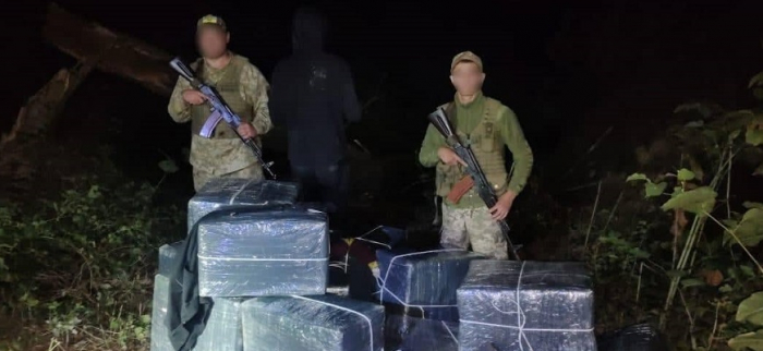 На Закарпатті контрабандисти намагалися перемістити через кордон сигарети (ФОТО)