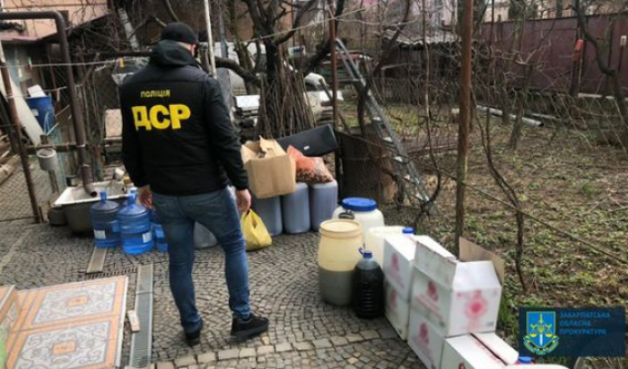 306 тисяч штрафу на трьох: Закарпатцям, які 2 роки продавали підроблений алкоголь оголосили вирок