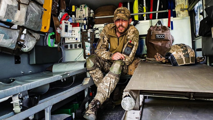 "У нас бували дуже важкі евакуації, але в моїй машині не помер жоден поранений", — молодший сержант 128 бригади Олексій