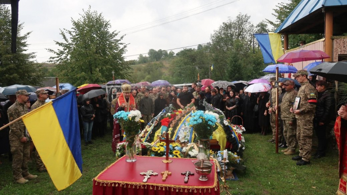 На Закарпатті попрощалися з полеглими на війні братами Сергієм та Віталієм Грегорами