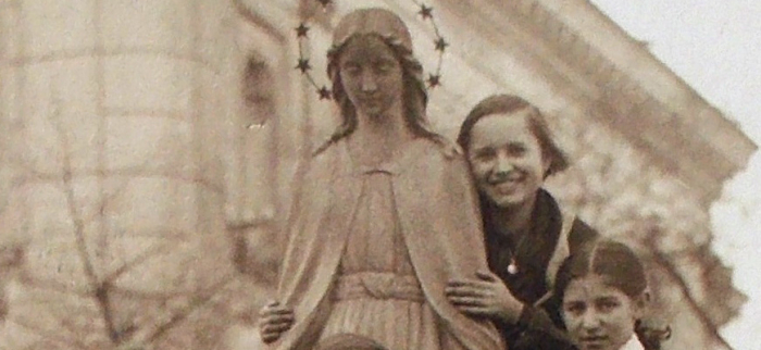 Втрачений Ужгород: скульптура Богородиці у саду жіночої семінарії