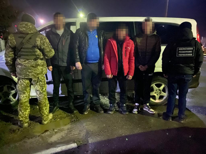 20 військовозобов`язаних чоловіків зупинили на кордоні закарпатські прикордонники
