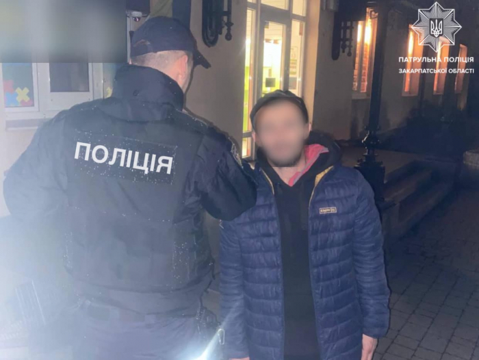 Закарпатські патрульні вчергове затримали чоловіка, який перебував у розшуку