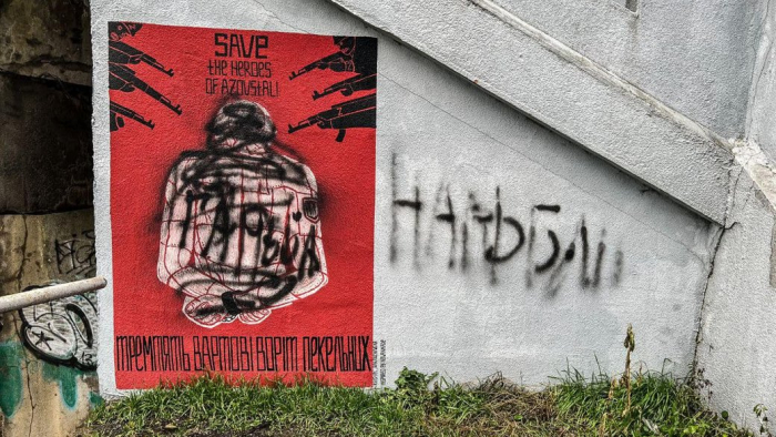 В Ужгороді невідомі зіпсували мурал героям "Азовсталі"