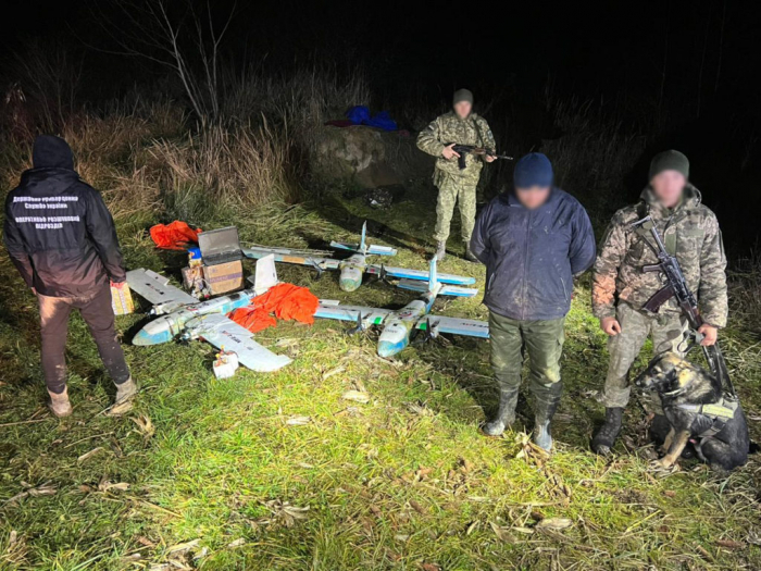 Закарпатські прикордонники передали безпілотники, вилучені у контрабандистів, у зону бойових дій