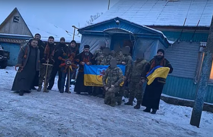 Коляда на фронті: священники із Закарпаття колядували для захисників України (ВІДЕО)