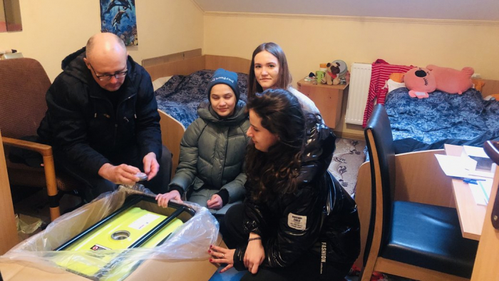 На Закарпатті благодійники придбали для прийомних сімей вимушених переселенців 17 генераторів