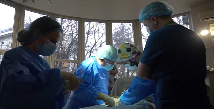 У Мукачеві вперше виконали операцію 2-річному хлопчику з рецидивуючою клишоногістю (ВІДЕО)