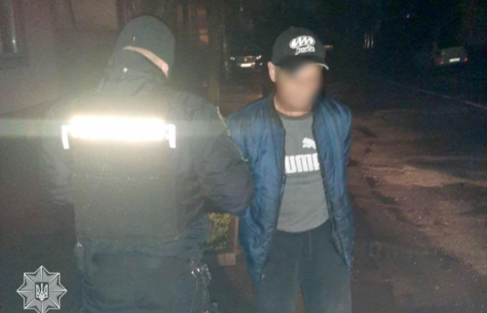 За тиждень у двох містах Закарпаття патрульні затримали 7 чоловік з наркотиками
