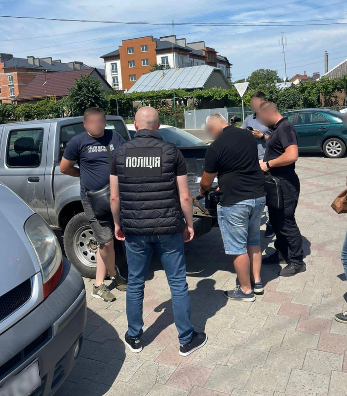 Мукачівцю загрожує позбавлення волі до 7 років за незаконний продаж авто, які були завезені, як гуманітарна допомога