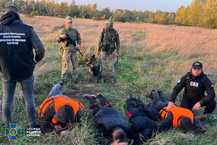 СБУ викрила ділків, які переправляли за кордон призовників: ліквідовано чергову «схему» в Берегівському районі