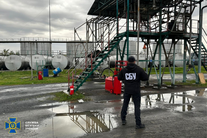СБУ та БЕБ викрили схему незаконного виробництва і продажу пального, до якої причетний кум Медведчука із Закарпаття