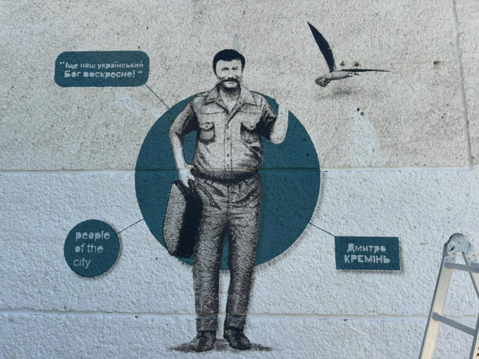 Мурал відомого українського поета створили на стіні ужгородської школи
