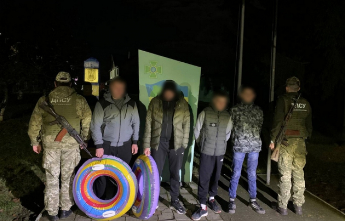 Ухилянти хотіли перепливти Тису на надувних "пончиках"