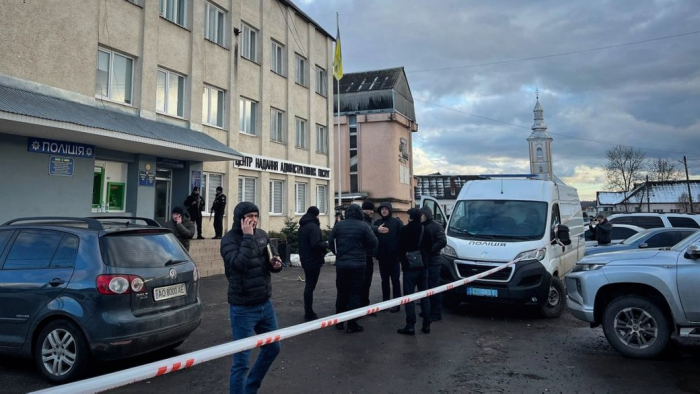 Нові деталі трагедії у Керецьках, де місцевий депутат підірвав сьогодні гранату