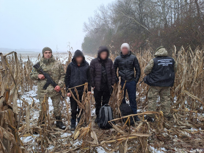 У кредит та по передплаті: на Закарпатті четверо чоловіків намагалися потрапили в Угорщину