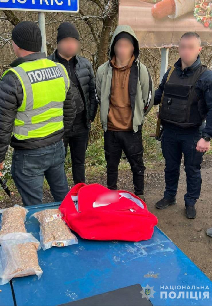 Поліція Виноградова затримала зловмисника, який перевозив для подальшого продажу 1 кг марихуани