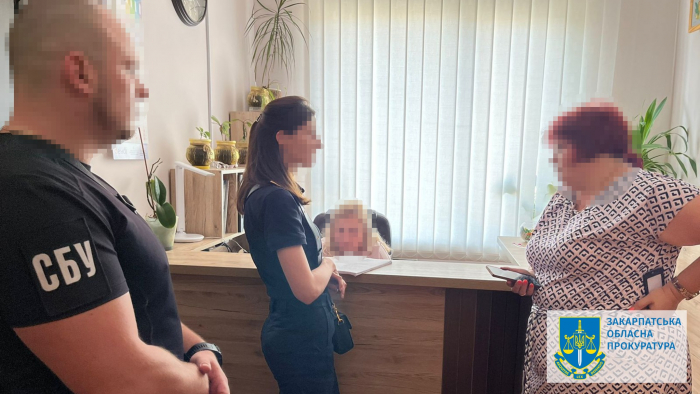 Незаконно виплатили понад 900 тисяч гривень премій: на Закарпатті судитимуть трьох посадовців Служби автомобільних доріг