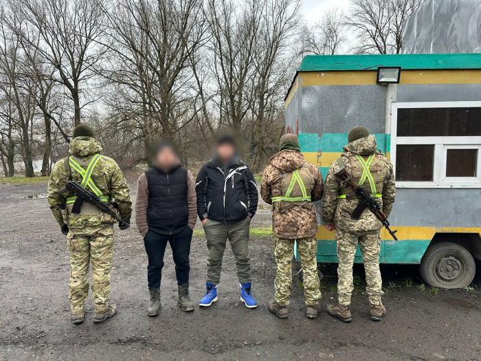 13 порушників кордону зупинили за одну добу на кордоні з ЄС прикордонники Мукачівського загону