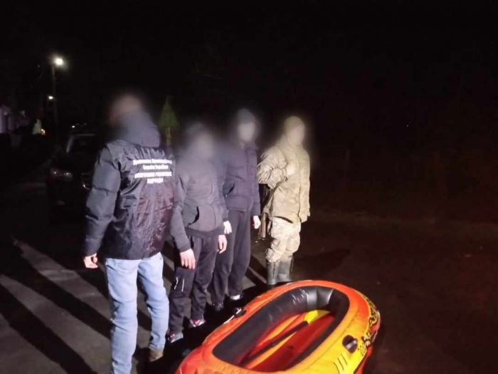 За допомогою безпілотника виявили дві групи порушників кордону