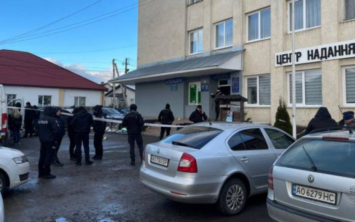Підрив депутатом гранати на Закарпатті: його мати ще нічого не знає, а сусіди не можуть повірити у теракт