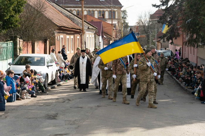 Ужгородці сьогодні попрощалися із загиблим Героєм – воїном 128-ї бригади Іваном Пайдою