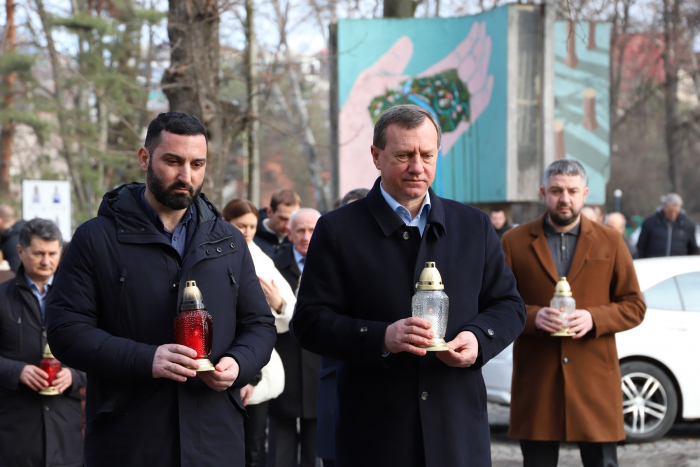 На площі Народній в Ужгороді вшанували пам’ять полеглих та подвиг учасників Революції Гідності