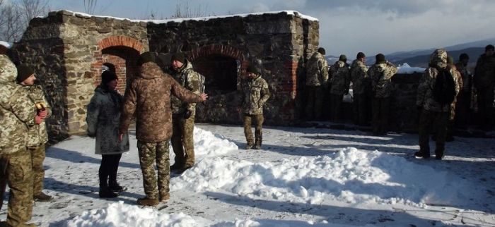 Закарпатський обласний краєзнавчий музей проводить екскурсії для військових (ФОТО)