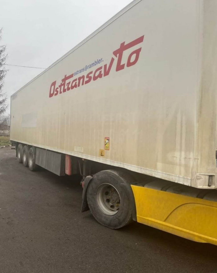 Дві вантажівки з ознаками втручання у нанесення VIN-коду виявили закарпатські прикордонники