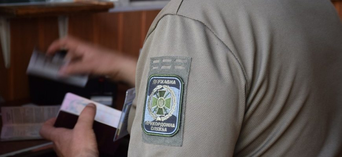 На кордоні з Угорщиною на Закарпатті виявили мікроавтобус з частково знищеним VIN–кодом