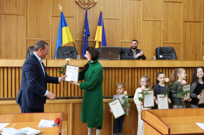 В Ужгороді відзначили спортсменок, які показали високі результати на змаганнях із художньої гімнастики у Варшаві