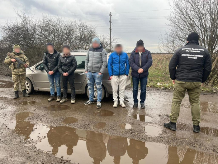 На Закарпатті затримали дві групи чоловіків, які мали намір незаконно перетнути кордон (ФОТО)