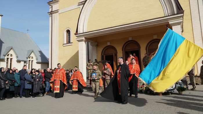 Поховали в День народження. У Мукачеві попрощалися із захисником Маріуполя Андрієм Соскідою