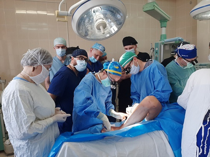 Закарпатська обласна лікарня співпрацює з провідними хірургами світу 