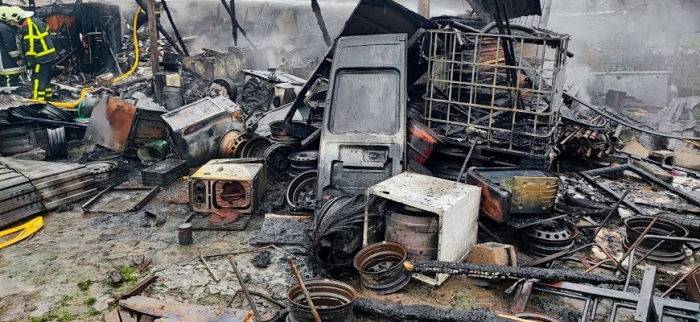 Пожежа у Мукачеві: сусіди помітили загорання у надвірній споруді