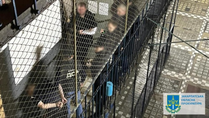 На Закарпатті кримінальному авторитету та п’ятьом його спільникам повідомили про підозру
