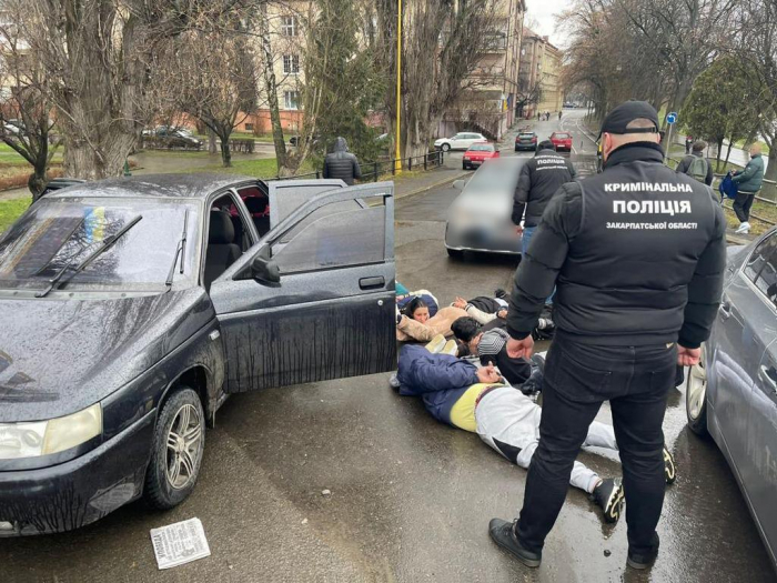 На Закарпатті поліція затримала учасників злочинного угруповання, які обкрадали одиноких пенсіонерів